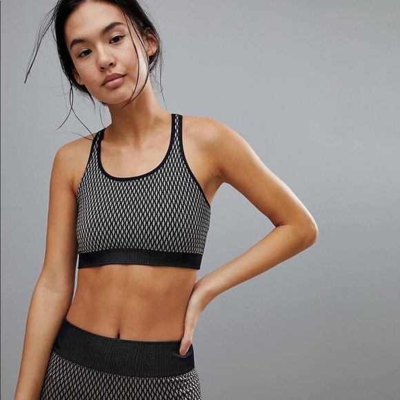 Ivy Park Active Fishnet Seamless Bra - Picture 2 of 6